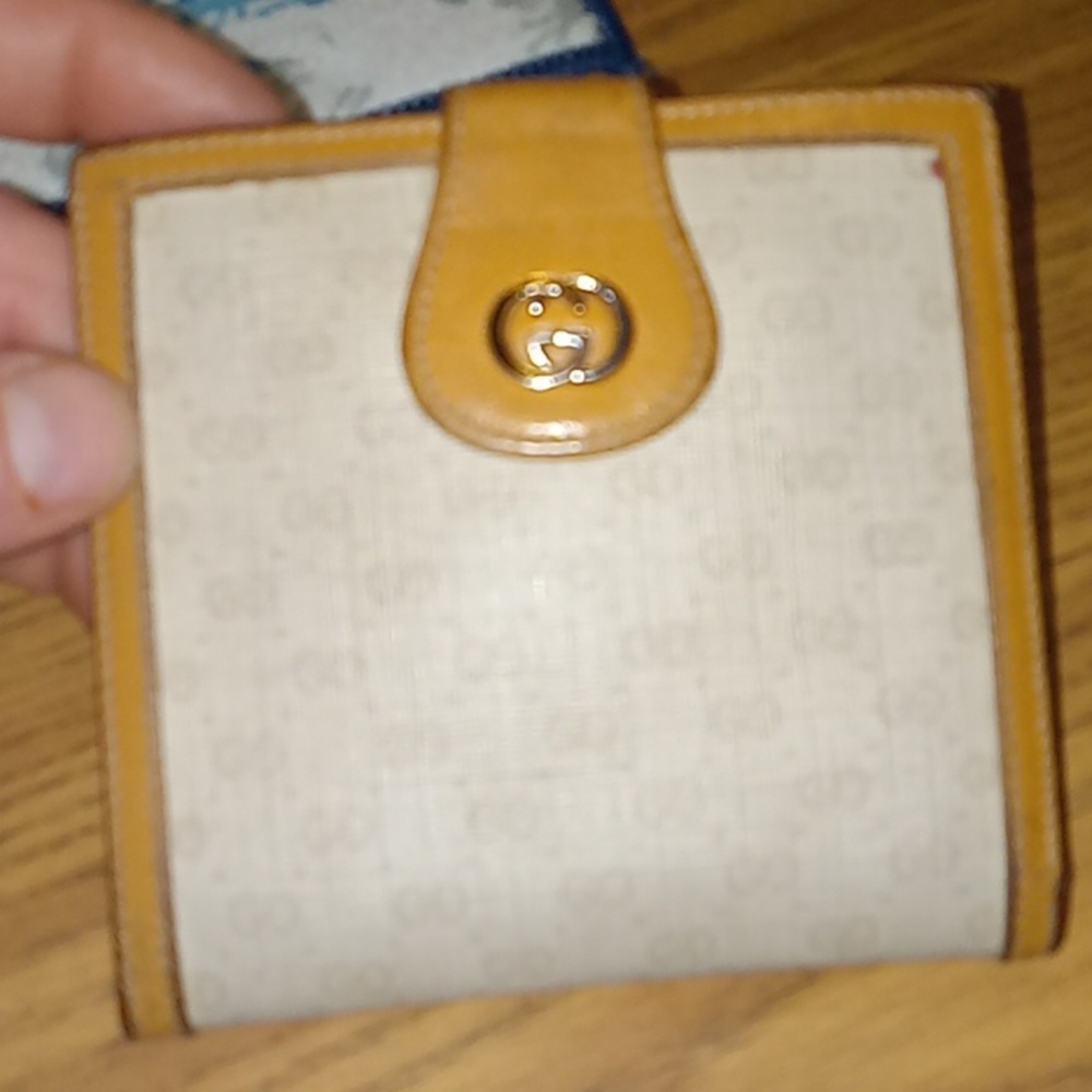 GUCCI mens wallet (like new) - Picture 1 of 4